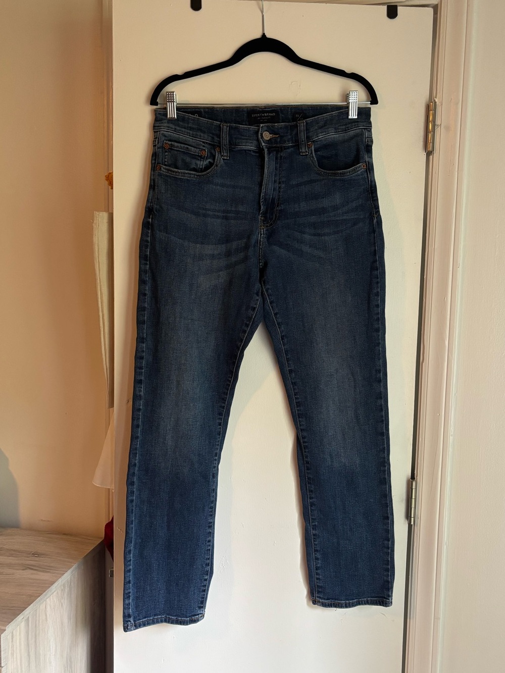 Lucky Brand 410 Athletic Straight Jeans 32/30